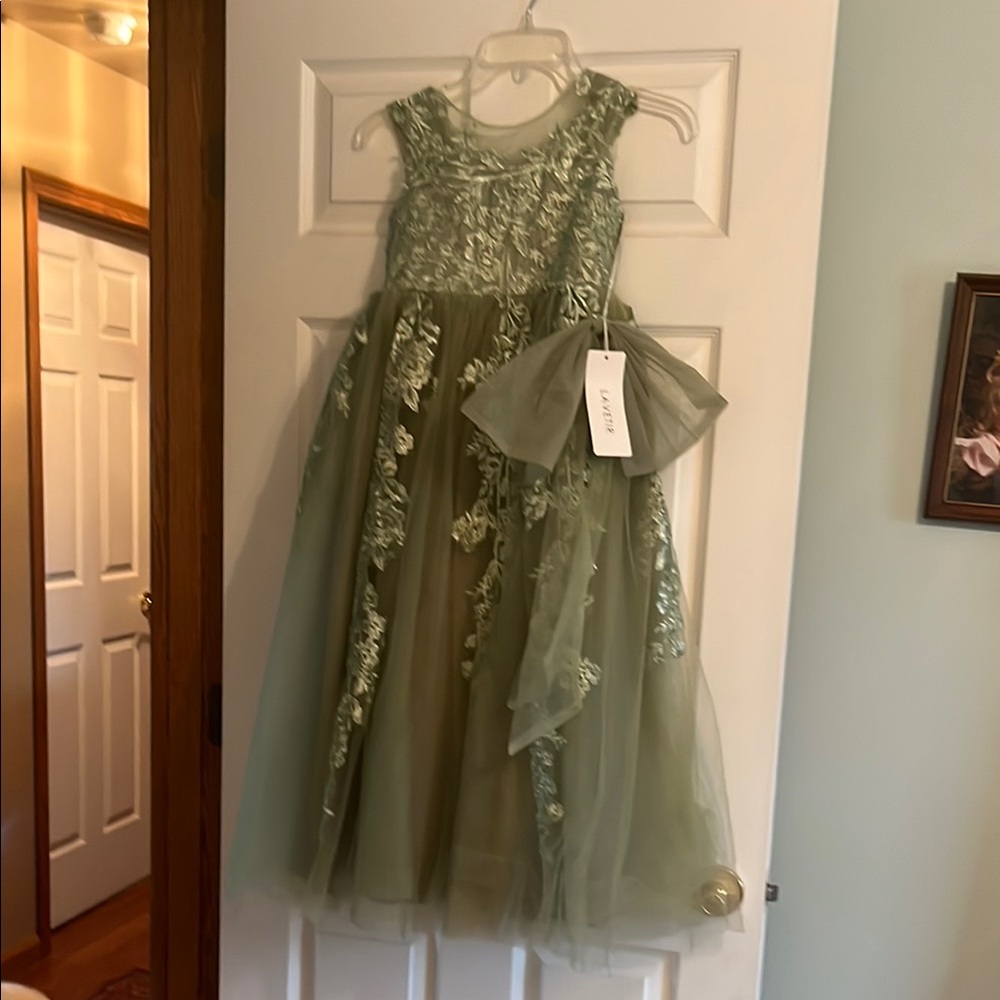 Green Sleeveless Crew Neck Tiered Gown